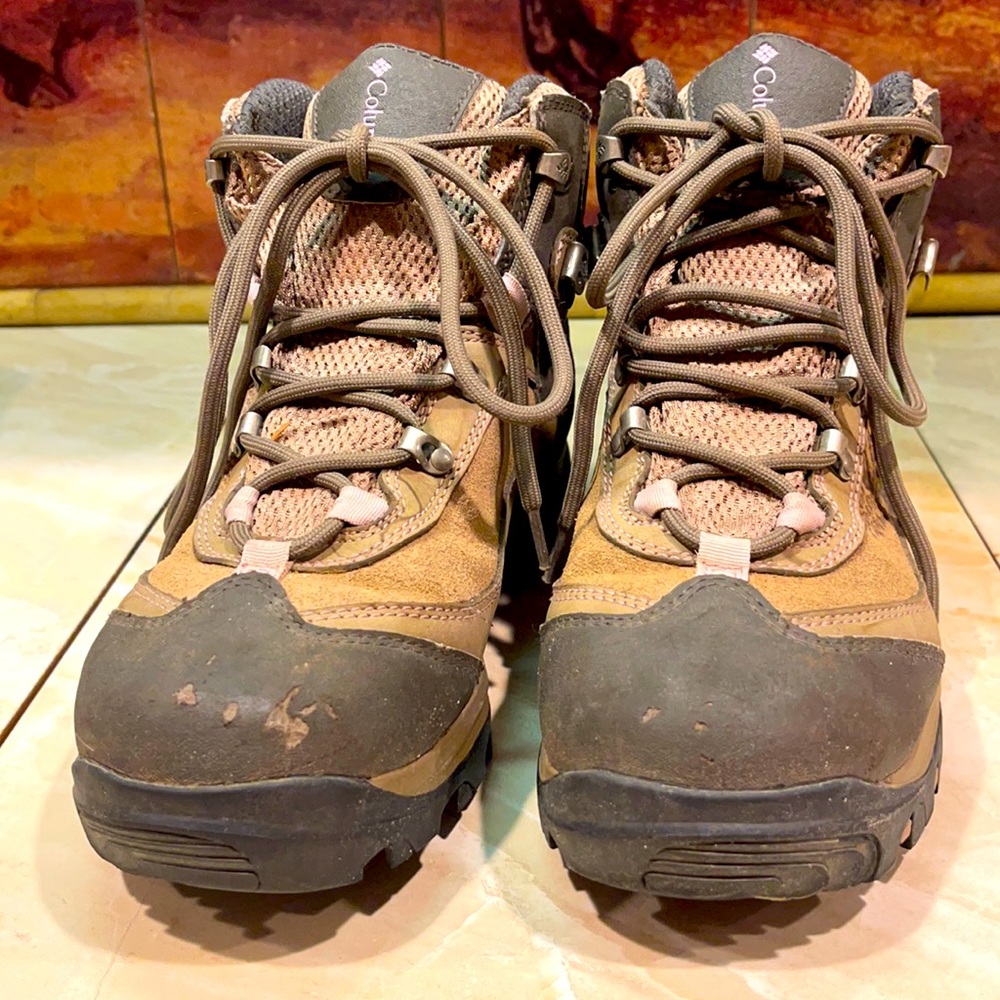 Columbia hiking boots, mystic peek